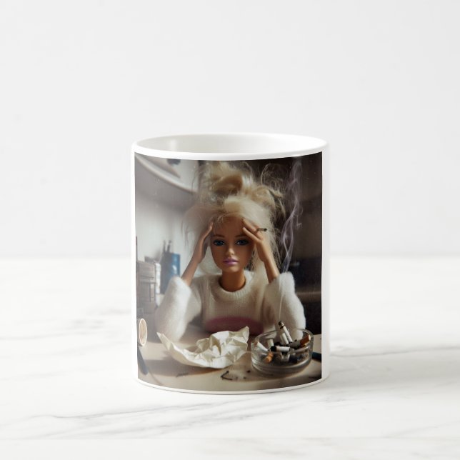 Rolig Stressad Docka Ansikte Meme Rökande Sarksati Kaffemugg (Center)