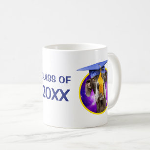 Rolig studentenhund som ha på sig hatten kaffemugg