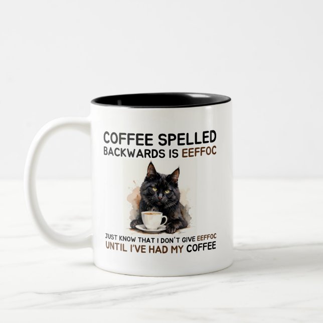 Rolig svart katt Kaffe stavet baklänges är Eeffoc Två-Tonad Mugg (Vänster)