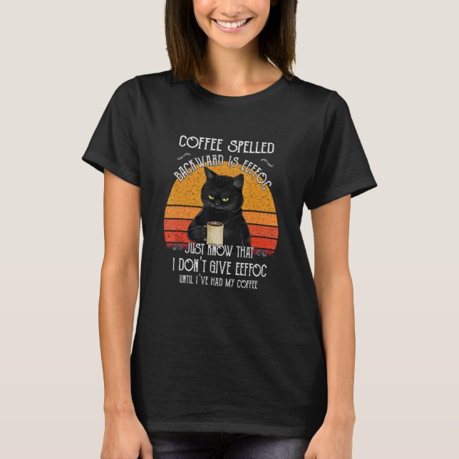 Rolig svart katt kaffe stavfel baklänges är eeffoc t shirt (Framsida)