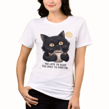 Rolig svart katt kaffe t-shirt – för sent att sova