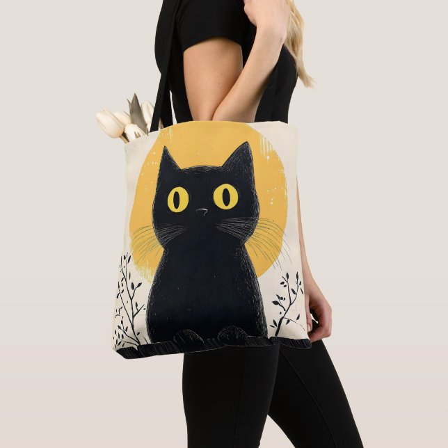 Rolig svart katt med fullmåne tygkasse (Närbild)