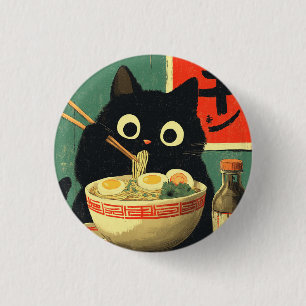 Rolig svart katt som äter Ramen Knapp