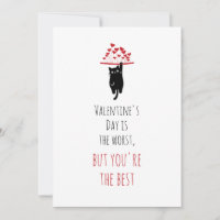Rolig svart katt som hänger runt Anti-Valentine's 