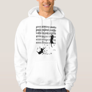 Rolig svart katt som klättrar på spelande notblad  hoodie