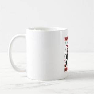 Rolig svart katt som puttar julgran ful kaffemugg