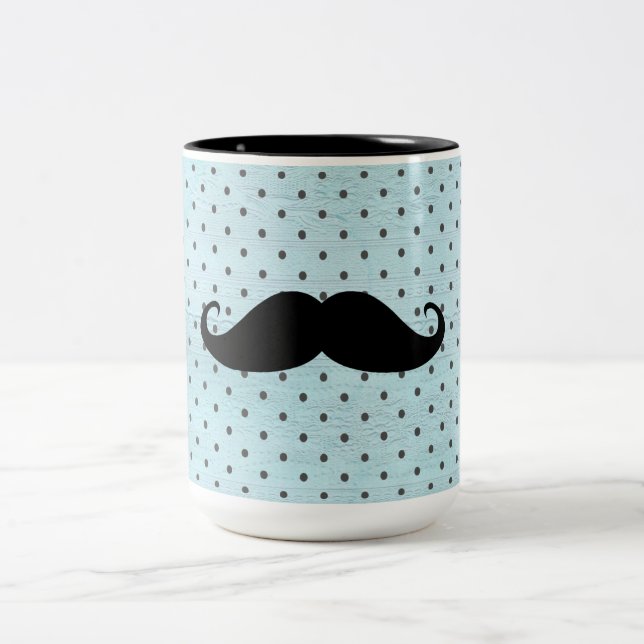 Rolig svart mustasch på krickablåttpolka dots Två-Tonad mugg (Center)