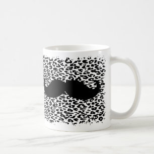 Rolig svart mustasch på leopardtryck kaffemugg