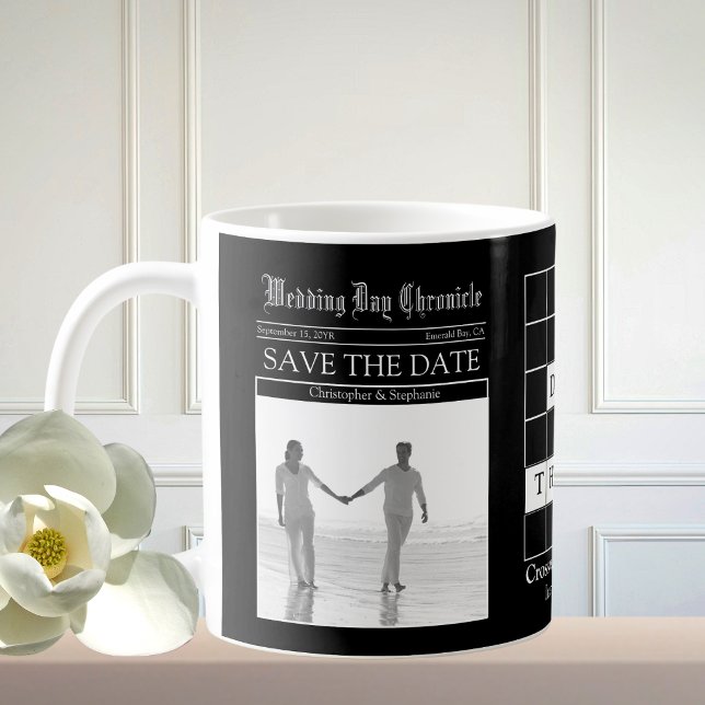 Rolig svart och vit tidning Spara datum kaffe Kaffemugg (Vintage Black Newspaper 1 Black and White Photo Modern Typography Save the Date Announcement)