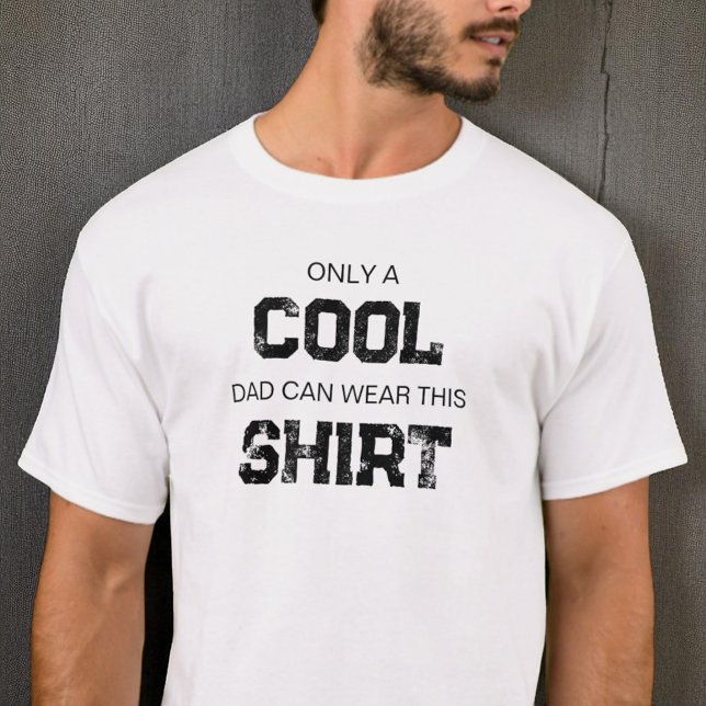 Rolig svart-vit typografi-citat Cool Dad T Shirt (Funny Black and White Typography Quote Cool Dad T-Shirt)