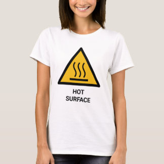 Rolig T-shirt för kvinnor med varningstext för het