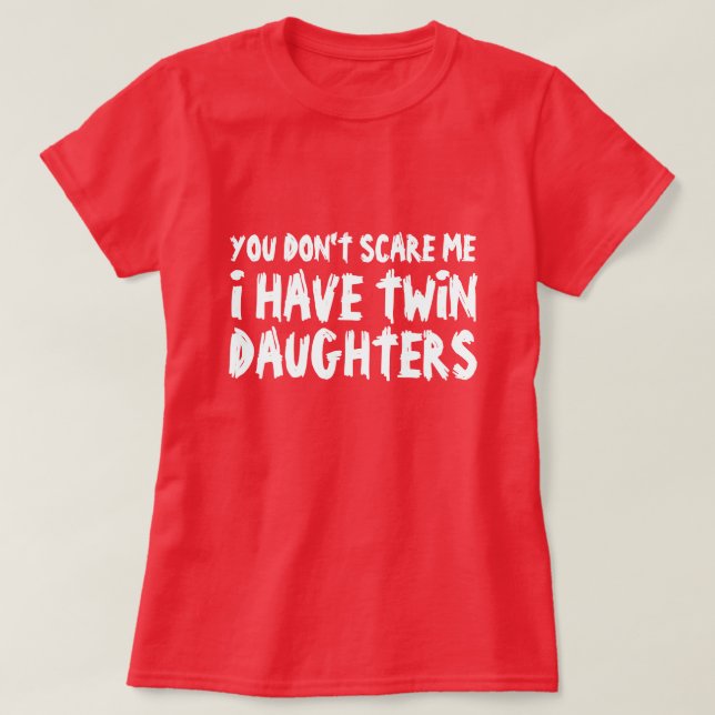 Rolig t-shirt för mammor som har tvillingdöttrar (Design framsida)