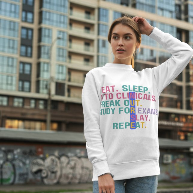 Rolig T-shirt för sjuksköterskeutbildning | Studen (Funny Nursing School Shirt | Student Nurse Tee)