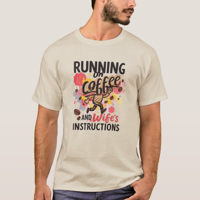 Rolig T-shirt om att Springa på Kaffe och Hustruns (Framsida)