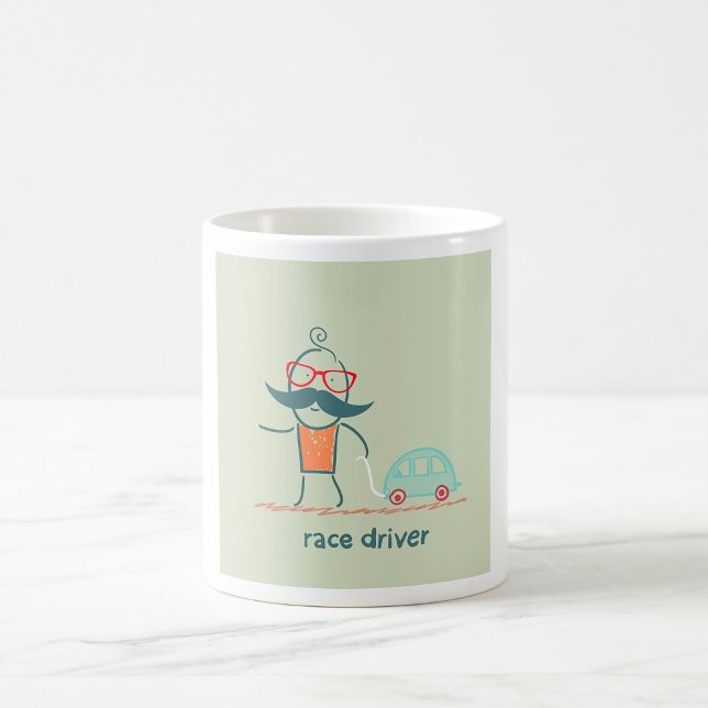 Rolig Tävlingsförare Mustasch Karaktär Kaffemugg (Skapare uppladdad)