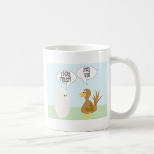 Rolig Tecknad Design för Kyckling Vs Ägg Kaffemugg