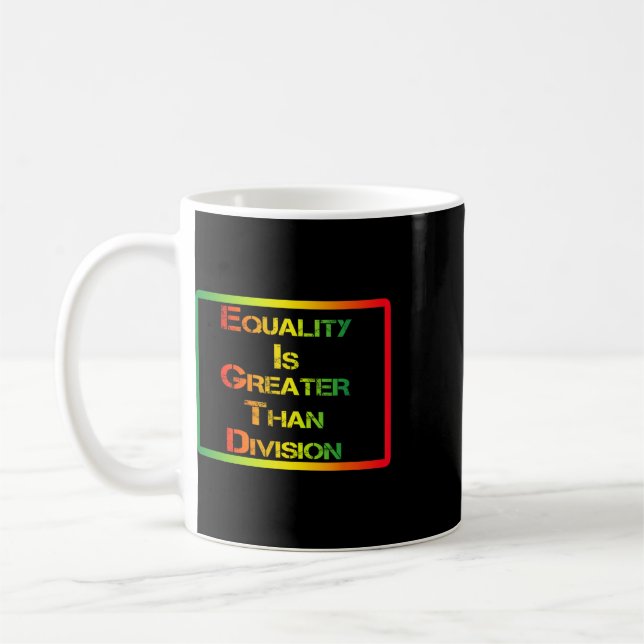 Rolig Tee Juneteenth Jämlikhet Är Större Än Divi Kaffemugg (Vänster)