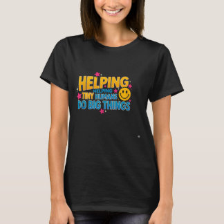 Rolig text som hjälper små människor stor sarkasti t shirt