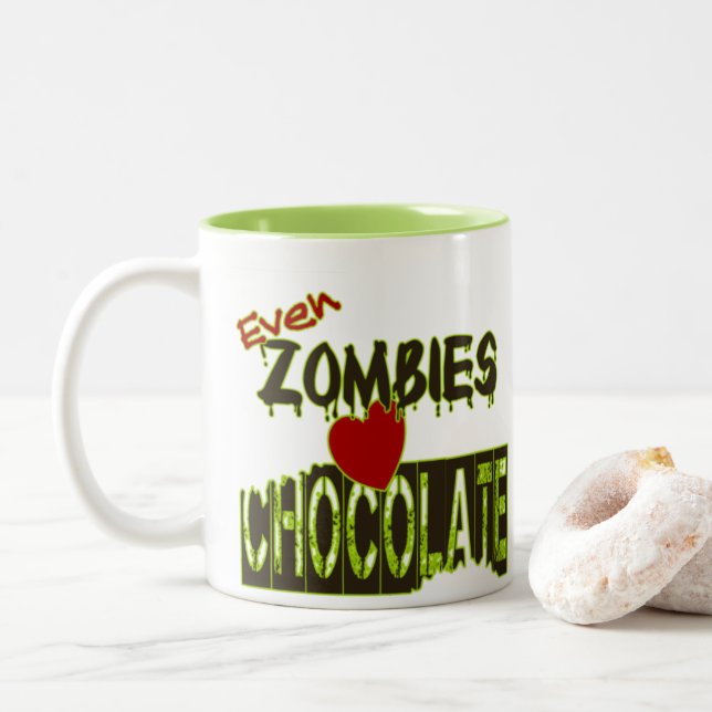 Rolig Till och med Zombies Hjärta Choklad Mugg (Med munk)