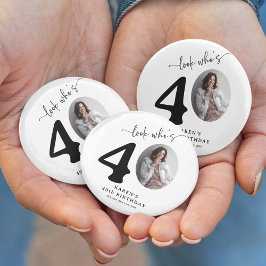 Rolig 'Titta vem är 40' Snygg 40-årsfest Knapp