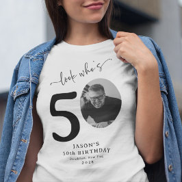 Rolig 'Titta vem är 50' Snygg 50-årsdag T Shirt