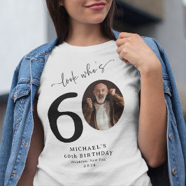 Rolig 'Titta vem är 60' Stilfull 60-årsdag T Shirt