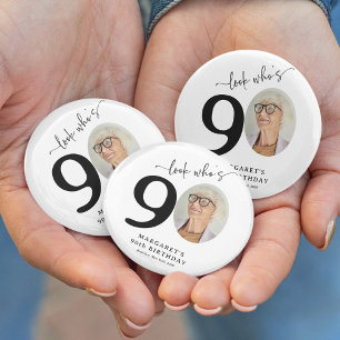 Rolig 'Titta vem är 90' Snygg 90-årsdag Knapp