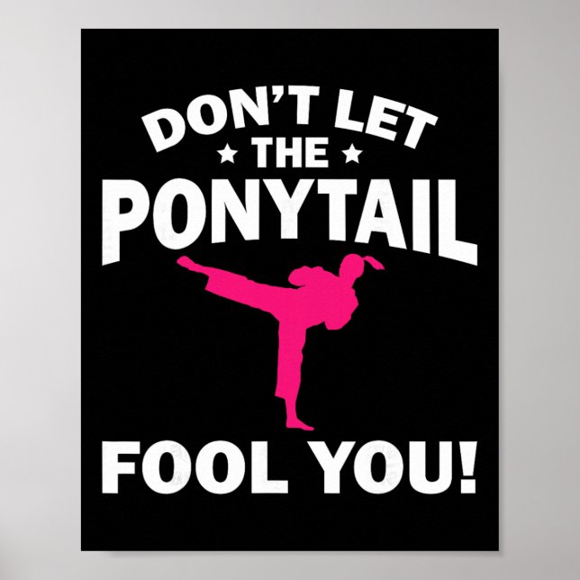 Rolig tjej karate design barn kvinnor kickboxning  poster (Framsidan)