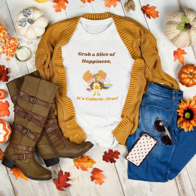 Rolig Tom Kalkon Serverar Paj & Glass T Shirt (Indulge in Joyful Desserts with our Delightful Tom Turkey Tee!)
