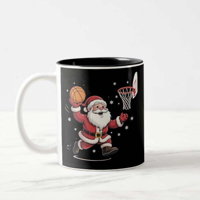 Rolig Tomte som Spelar Basket Julpresent Xmas Två-Tonad Mugg (Vänster)
