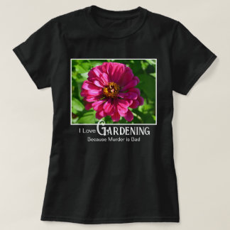 Rolig trädgårdssägelse rosa blommande zinnia tusen t shirt