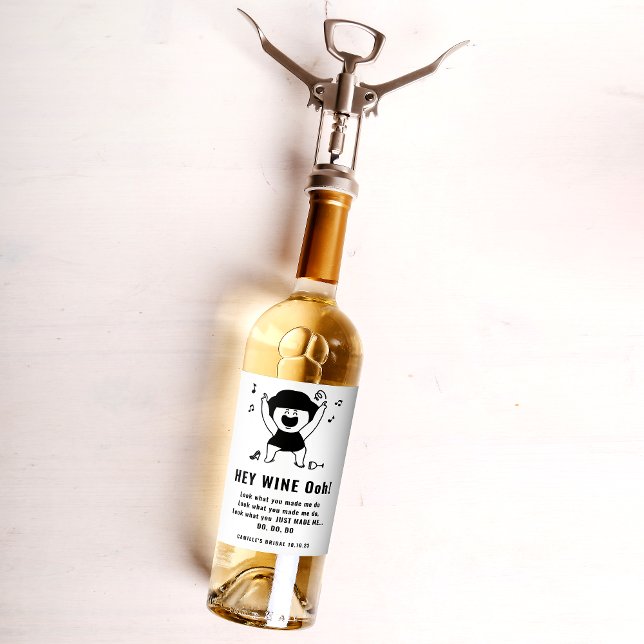 Rolig & Trendig Svart Kvinna Dansar Vin Etikett (Skapare uppladdad)