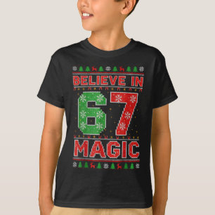 Rolig Tro På 67 Magisk Jul Semester Kvinnor T Shirt