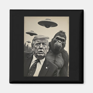 Rolig Trump Bigfoot Selfie Med Ufos Konstig Utomjo Magnet