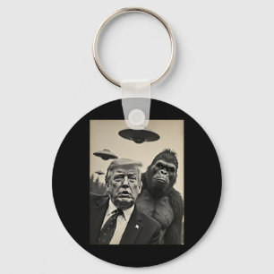 Rolig Trump Bigfoot Selfie Med Ufos Konstig Utomjo Nyckelring