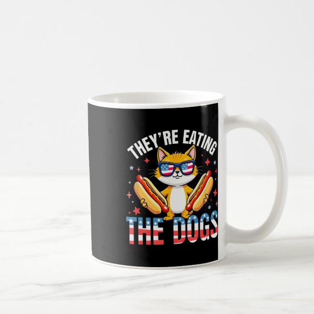Rolig Trump De äter hundarna katterna  Kaffemugg (Höger)