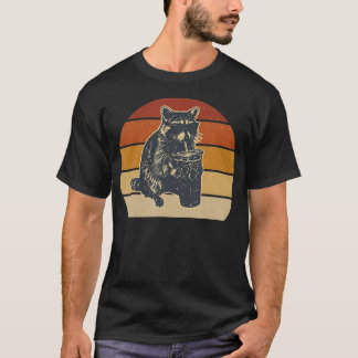Rolig Tvättbjörn Dricker Iced Coffee Retro Djur T Shirt