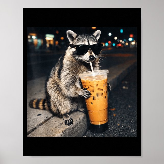 Rolig tvättbjörn dricker iskaffe djur meme män poster (Framsidan)
