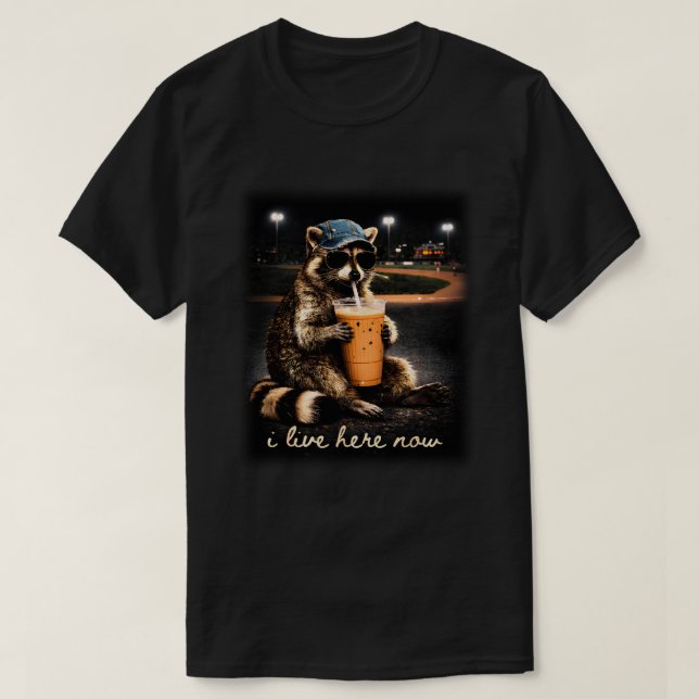 Rolig tvättbjörn meme Jag bor här nu  T Shirt (Design framsida)