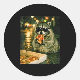 Rolig tvättbjörn som äter pizza djur meme sopträsk runt klistermärke
