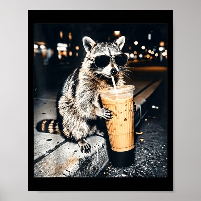 Rolig tvättbjörn som dricker iskaffe  poster (Framsidan)