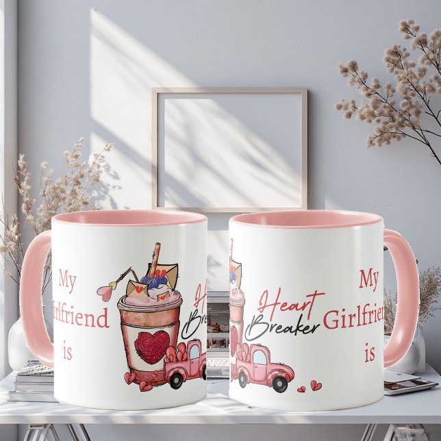 Rolig typografi Min flickvän är hjärtekrossare  Mugg (Funny Typography My Girlfriend is Heart Breaker Mug)
