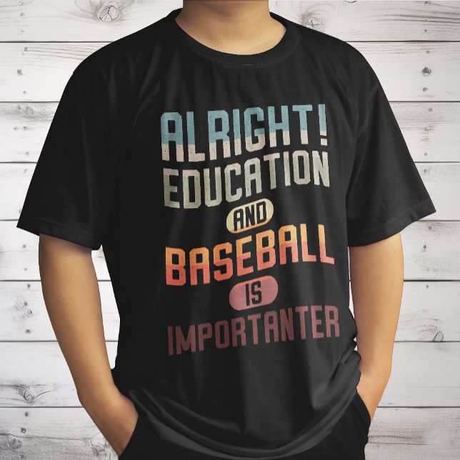 Rolig Utbildning Och Baseboll Är Viktigare Retro T Shirt (Skapare uppladdad)