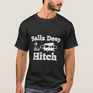 Rolig utfällbar campingvagn parkerad djupt i denna t shirt