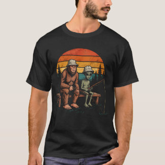 Rolig utomjording och Sasquatch Bigfoot-fiske T Shirt