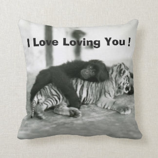 Rolig valentines dayapa och tiger kudde