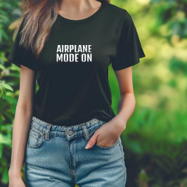 Rolig vandringskjorta flygplansläge på vit svart t shirt