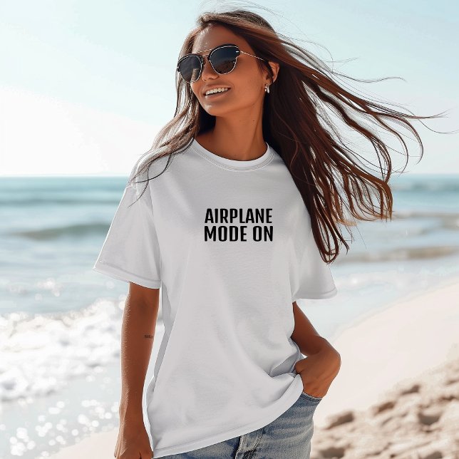 Rolig vandringströja flygplansläge på svart t shirt (Skapare uppladdad)