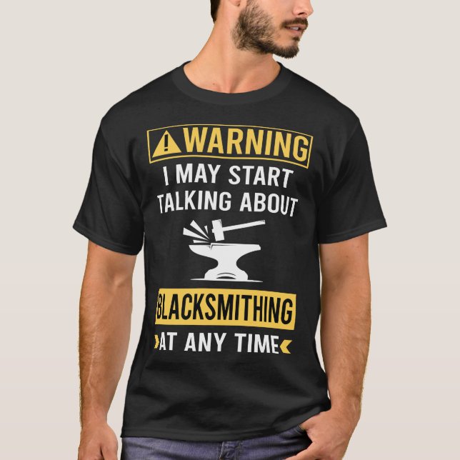Rolig Varning Smide Svartsmide T Shirt (Framsida)
