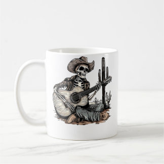 Rolig västerländsk skelettcowboy som spelar gitarr kaffemugg
